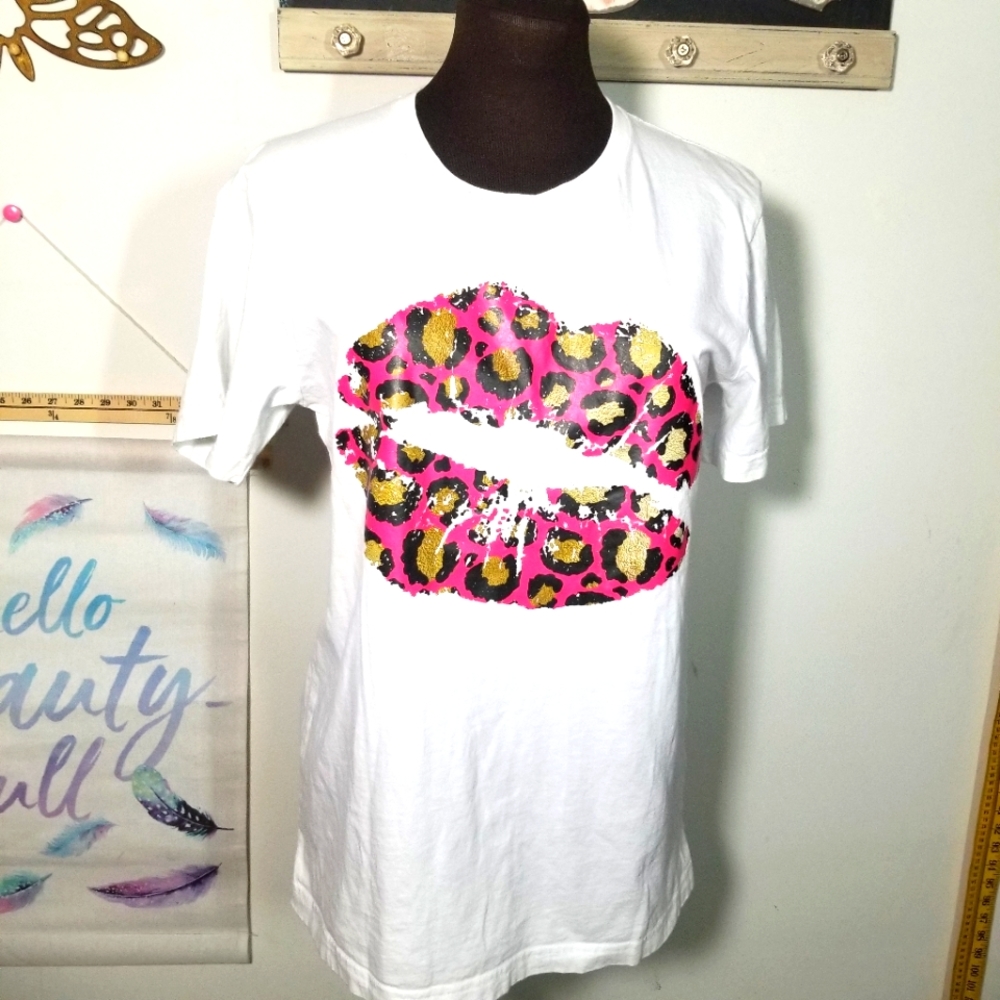 BNWOT Barbiecore Pink Cheetah Leopard Lips Tee T-shirt size Medium